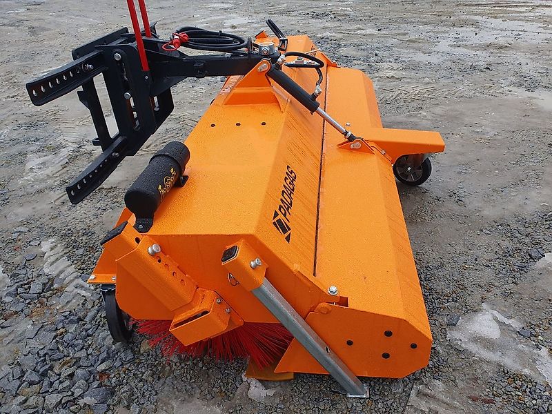 PADAGAS FOX Kehrmaschine Hoflader Radlader Traktor Bema