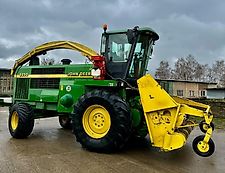 John Deere 6850 mit Pickup, Gebiss