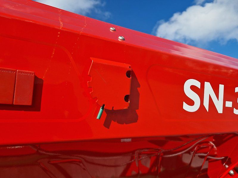 AGRO-MASZ SN 301 aufgebaute Sämaschine elektrische Fahrgassenschaltung