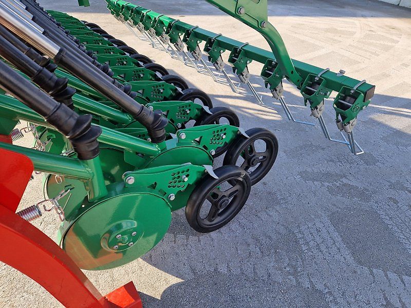 AGRO-MASZ SN 301 aufgebaute Sämaschine elektrische Fahrgassenschaltung