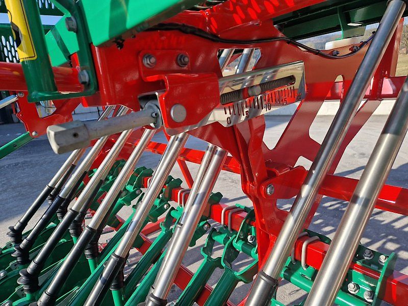 AGRO-MASZ SN 301 aufgebaute Sämaschine elektrische Fahrgassenschaltung