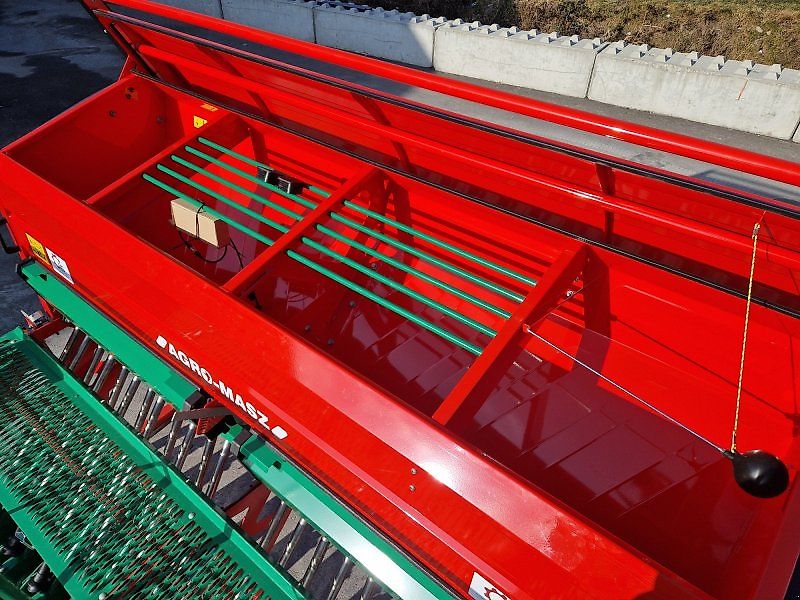 AGRO-MASZ SN 301 aufgebaute Sämaschine elektrische Fahrgassenschaltung