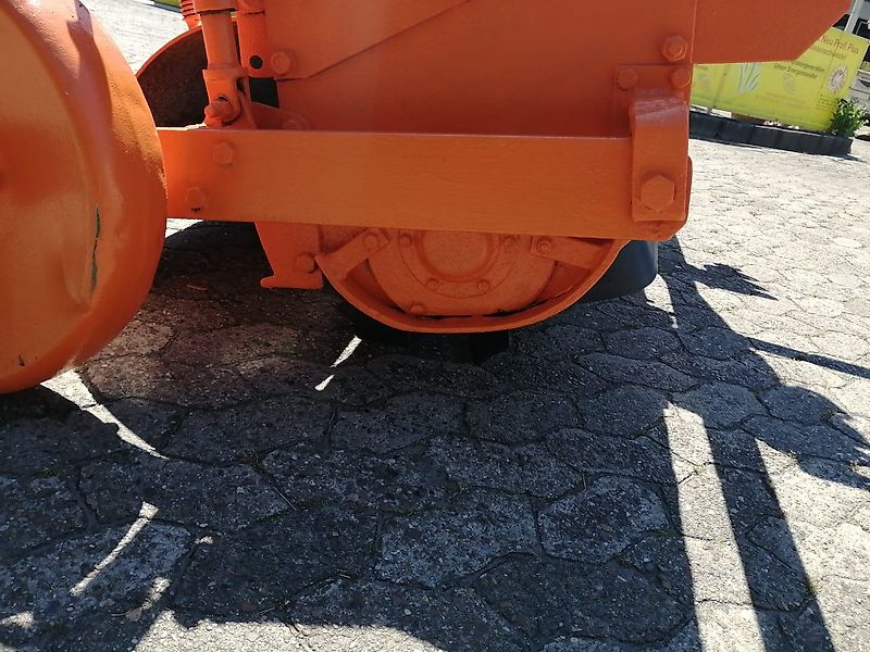 Kongskilde Howard Howard Modell Type HB-205-540T Bodenfräse 205 cm Arbeitsbreite mit 400 mm großen Stützrädern Fräßmesser 100% 48 Stück Schaltgetriebe ohne Kettenkasten zur Rotorwelle über Zahnradantrieb