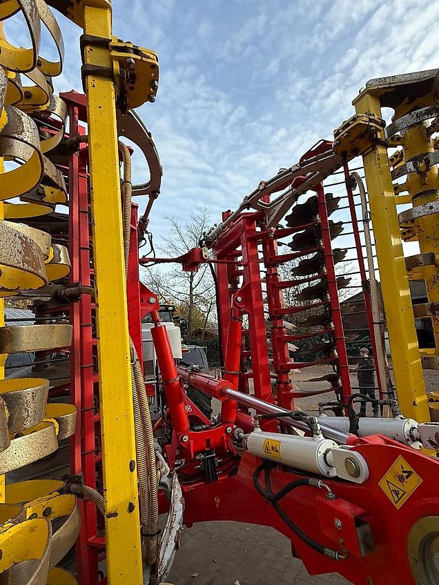 Pöttinger Terradisc 6001 T mit APV Streuer