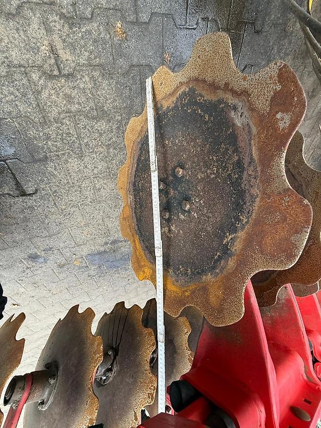 Pöttinger Terradisc 6001 T mit APV Streuer