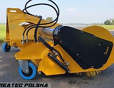 Grutech Kehrmaschine befestigt am Heckdreipunkt eines Traktors mit Zapfwellenantrieb GTH-ZNW Grutech Kehrmaschine befestigt am Heckdreipunkt eines Traktors mit Zapfwellenantrieb GTH-ZNW