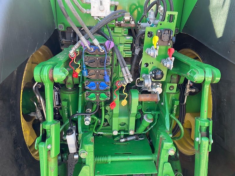 John Deere 8320 R e23