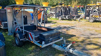 Nissen Absperrtafel VZ616 Sperrwand Verkehrsleittafel Verkehrsleitanhänger Verkehrssicherungsanhänger Leitanhänger Horizont Verkehrssicherung VLT VWT