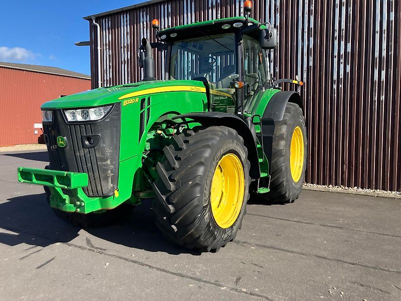 John Deere 8320R
