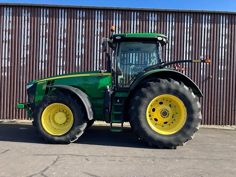 John Deere 8320R