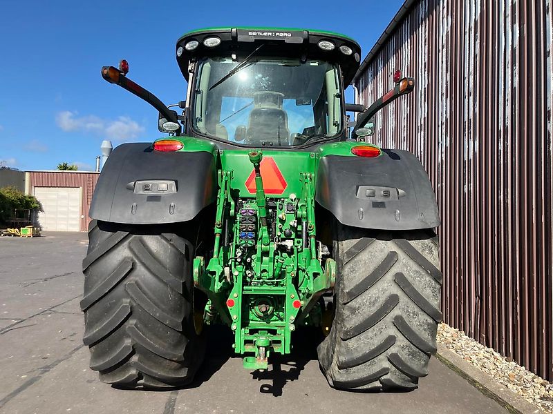 John Deere 8320R