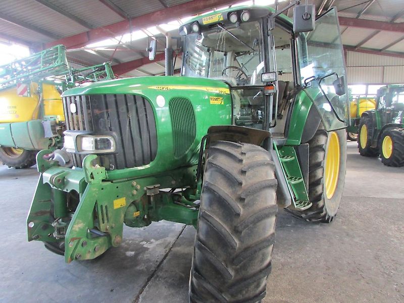 John Deere 6820