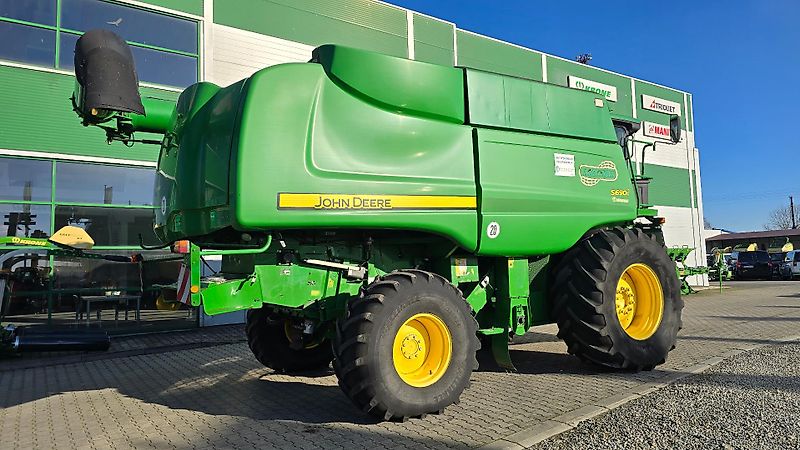 John Deere S690i