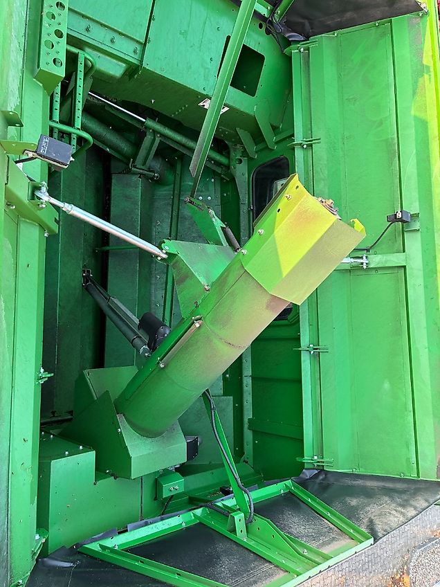 John Deere T 670 i Raupe