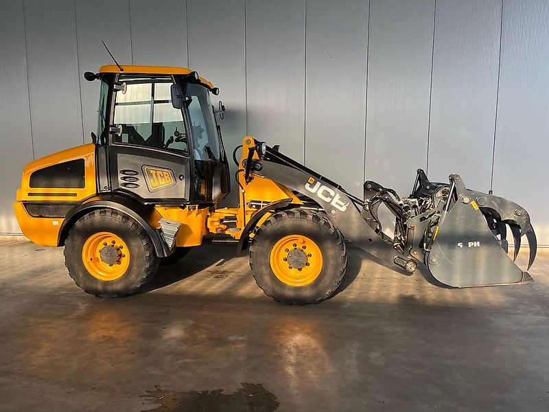 JCB 409 Agri