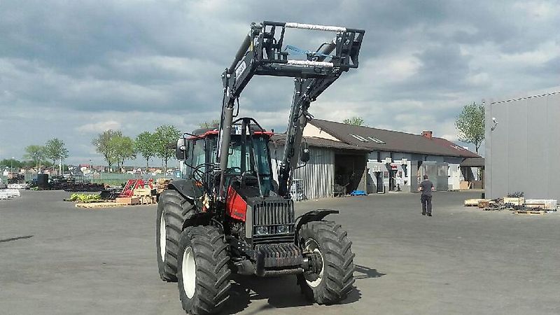 D&D Landtechnika Frontlader fur Valmet / Valtra / Lieferung frei