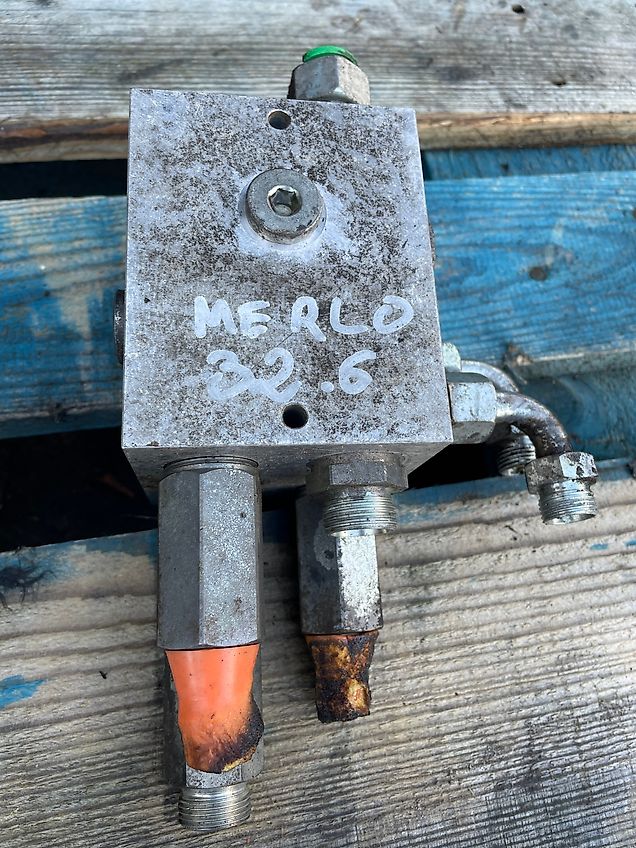 Merlo 32.6 - zamek hydrauliczny (Części zamienne)