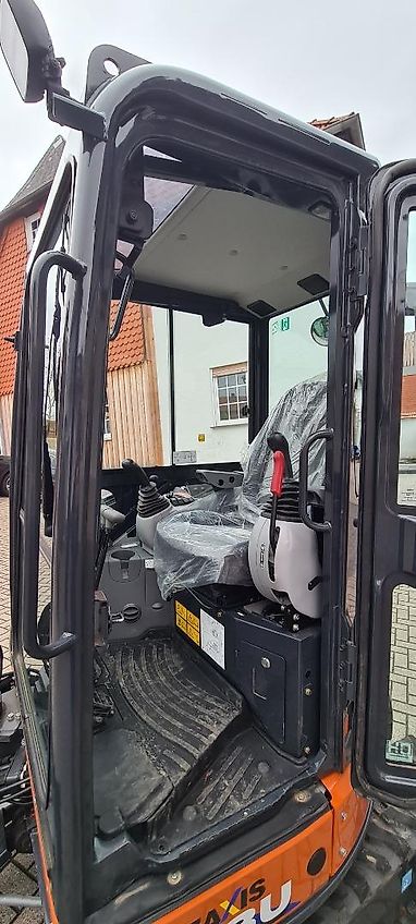 Hitachi ZX33U-6 3,7t mit Schwenkmotor/PowerTilt und hydraulischem Schnellwechsler - auch zur Miete!