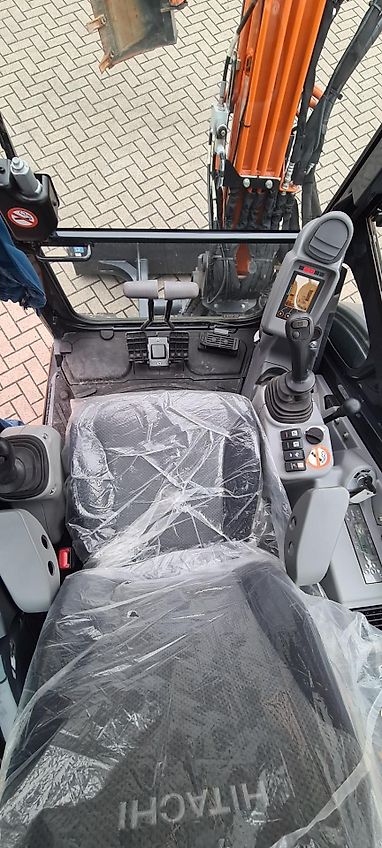 Hitachi ZX33U-6 3,7t mit Schwenkmotor/PowerTilt und hydraulischem Schnellwechsler - auch zur Miete!