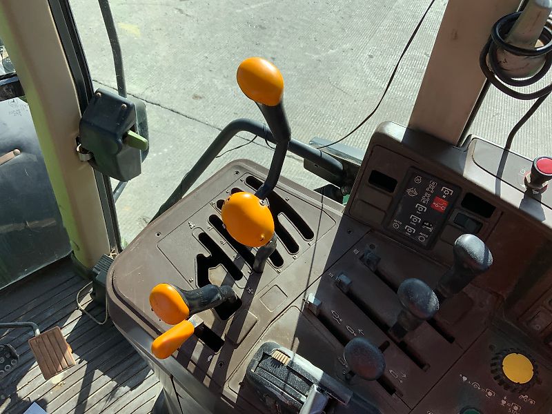 John Deere 6810 Tractor (ST23891)