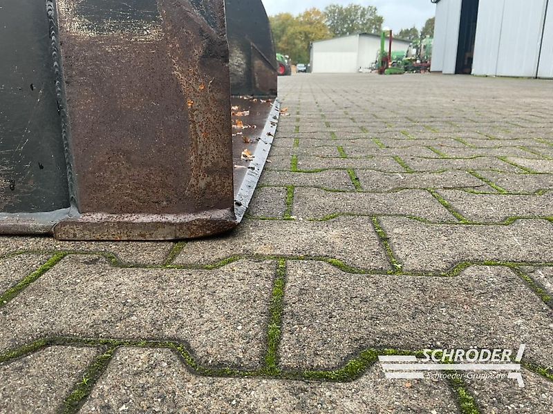 Bressel und Lade GROßVOLUMENSCHAUFEL L 2,40 M | MERLO ZM2