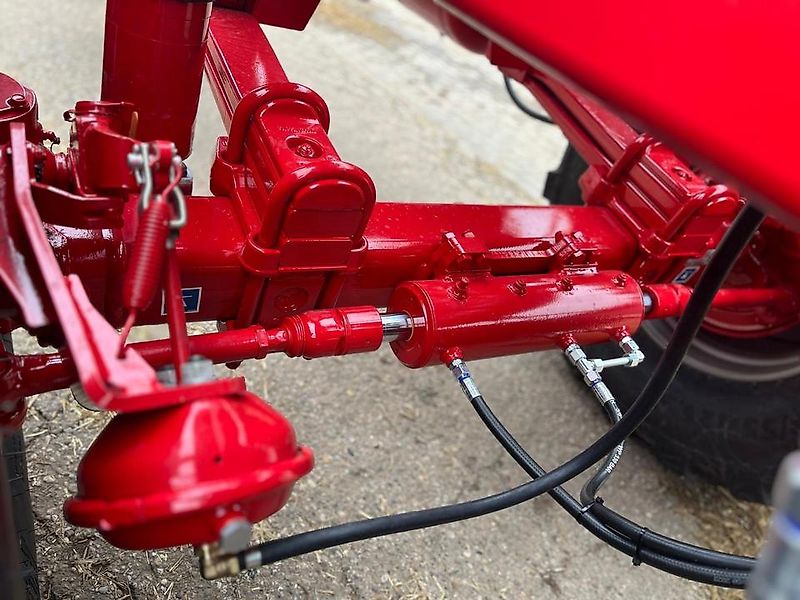 Kröger MUK402. Zentralachs-Muldenkippanhänger 31 Tonnen