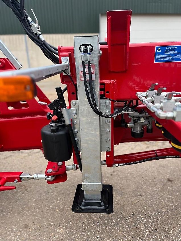 Kröger MUK402. Zentralachs-Muldenkippanhänger 31 Tonnen