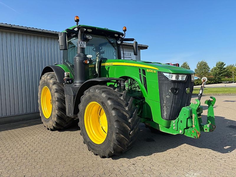 John Deere 8320R
