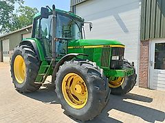 John Deere 6810