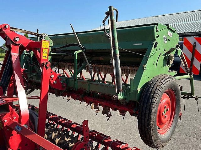 Lely Terra Rotorkopeg met Hassia DU 100 zaaimachine