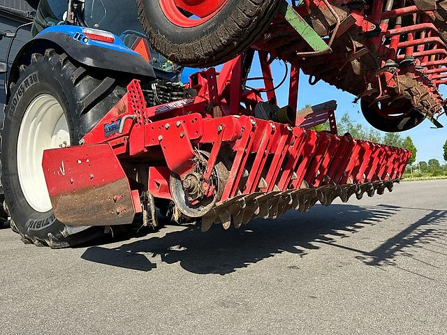 Lely Terra Rotorkopeg met Hassia DU 100 zaaimachine