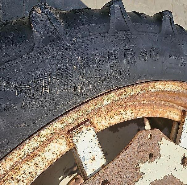 Kleber 2 Reifen mit Felgen 270/95R48 20%