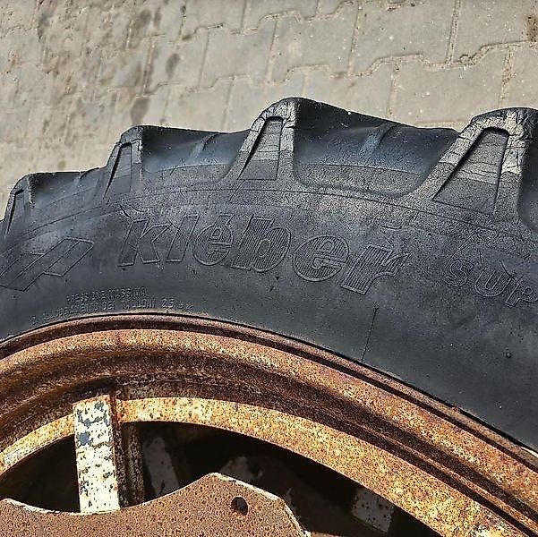 Kleber 2 Reifen mit Felgen 270/95R48 20%