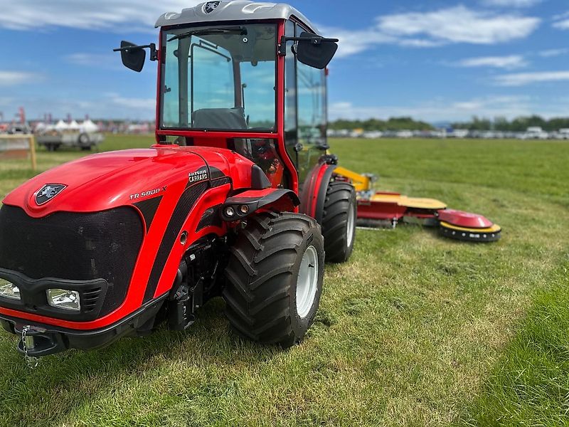 Carraro Antonio Carraro Infinity TR 5800 Solarparkmäher Kommunalschlepper stufenloses Getriebe Spezialtraktoren Solarpark Hangschlepper Bergschlepper Lohnunternehmen Ilmer Sichelmäher