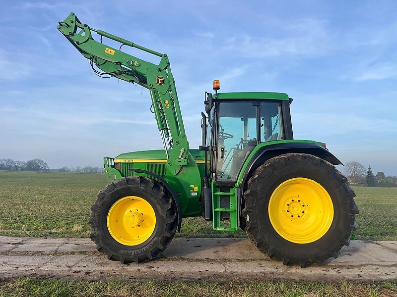 John Deere 6810