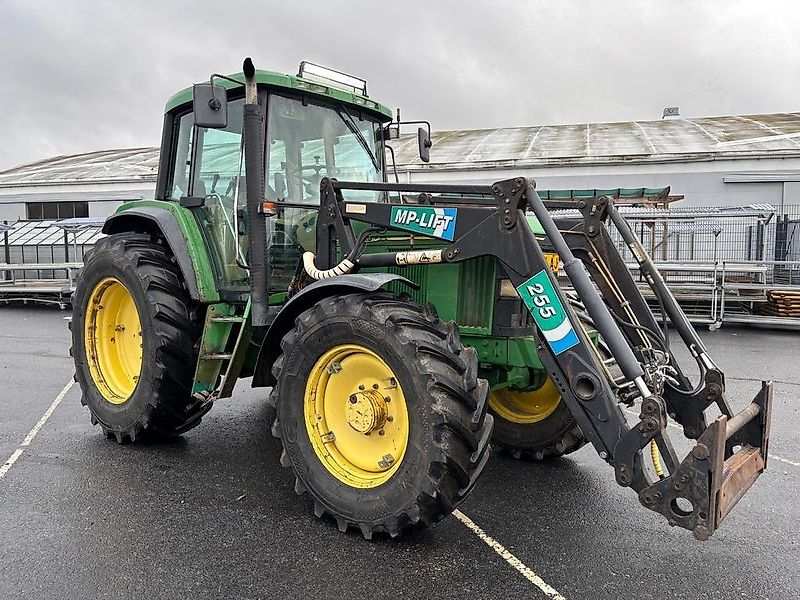 John Deere 6810