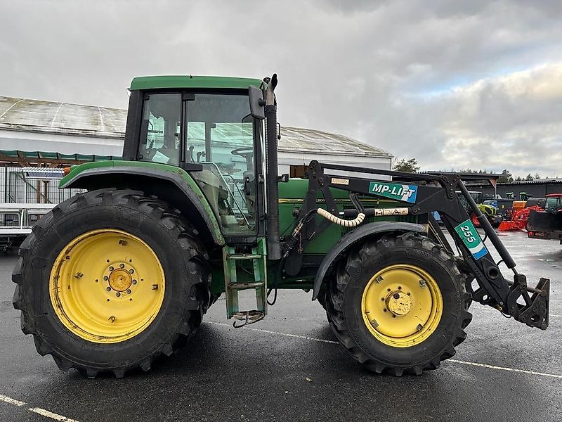John Deere 6810
