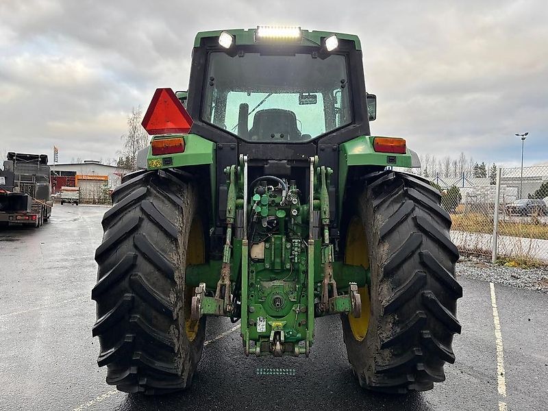 John Deere 6810