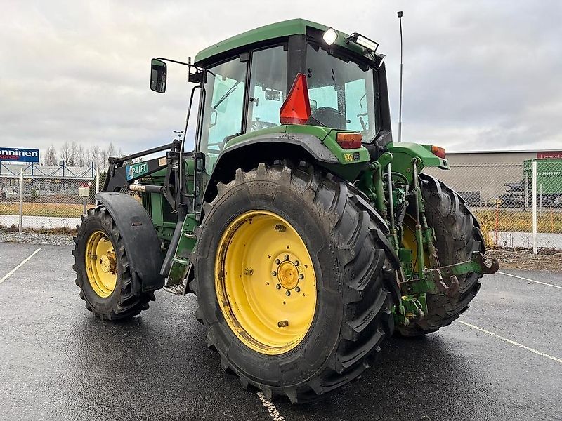 John Deere 6810