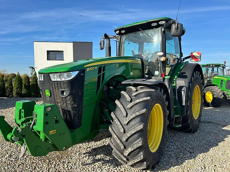 John Deere 8320R