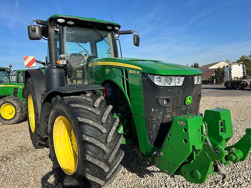 John Deere 8320R