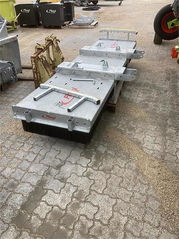 Fliegl Lion Sweeper 250