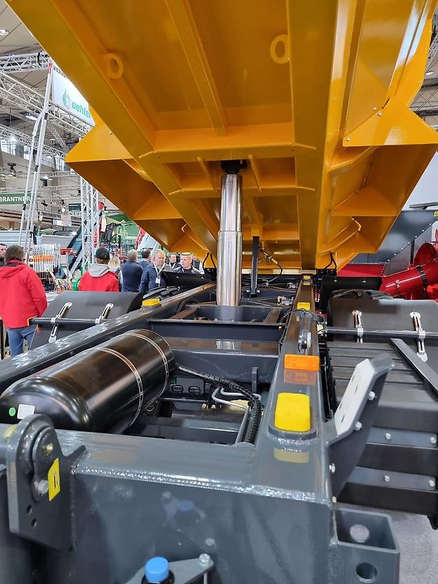 Kobzarenko Schwerlastmulde TSP-12 BPW Pendelachse (28.000 kg of Road)