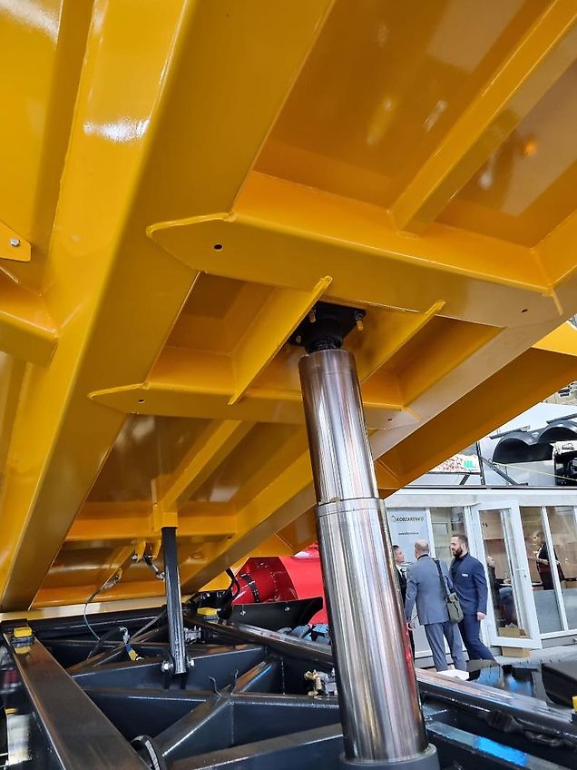 Kobzarenko Schwerlastmulde TSP-12 BPW Pendelachse (28.000 kg of Road)