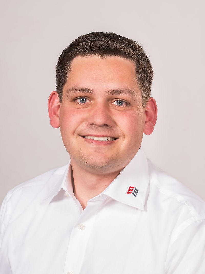 Persona de contacto Sr. Deniz Bremkamp